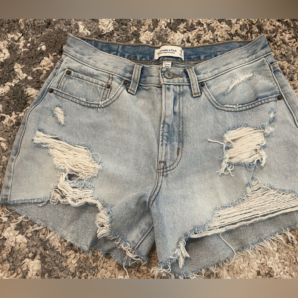 Abercrombie Mid Rise Boyfriend Short